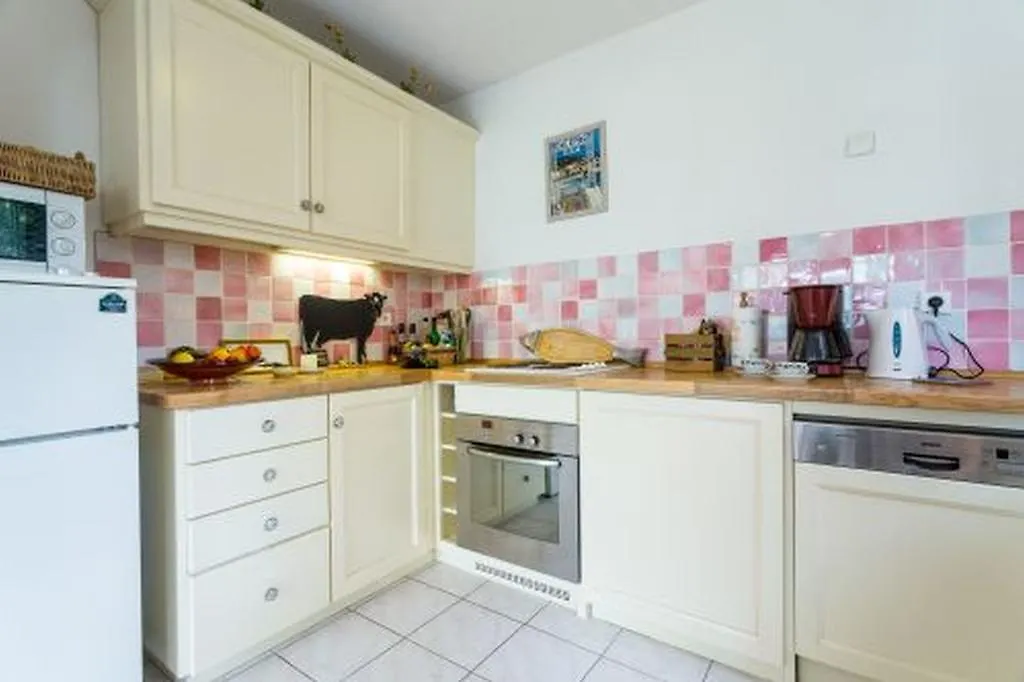 Villa Soraya , Quiet Location With Big Garden Near Beach And Old Town Of Nice Appartement